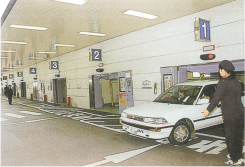 二段・多段式パーキング、シャトルパーキングシステムなどの種類があった立体駐車場。